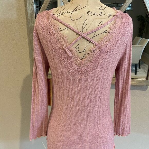 NWOT ALMOST FAMOUS LACE VNECK BLOUSE 3/4 SLEEVE - JUNIOR MEDIUM - Picture 5 of 8